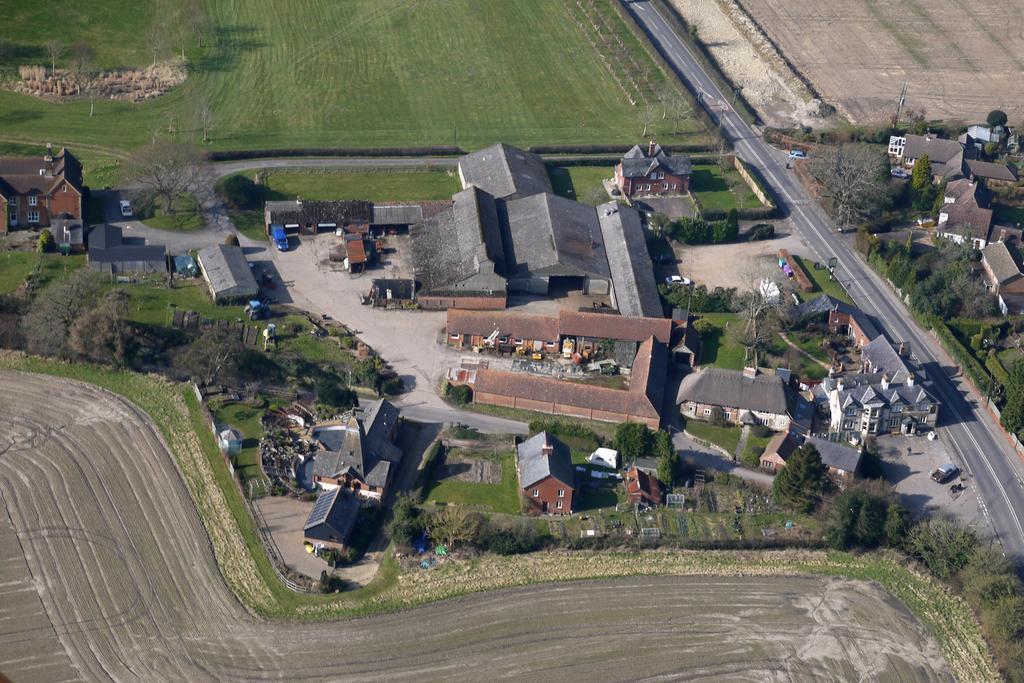 The Three Horseshoes Hotell Alton  Eksteriør bilde